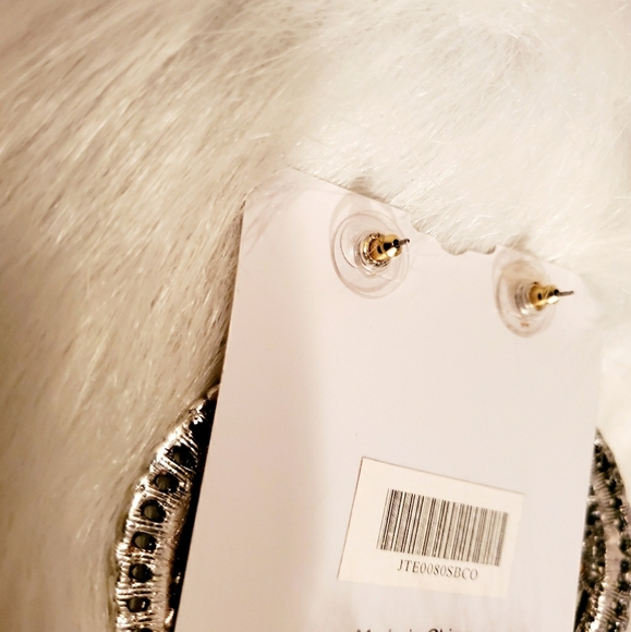 Earrings - Picture 4 of 4